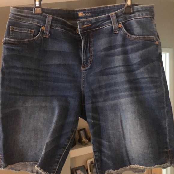 Kut from the Kloth denim shorts size 14W - Picture 5 of 5